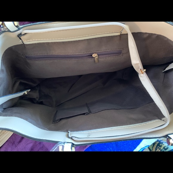 Cream colored tote bag! - Picture 6 of 6
